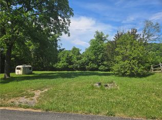 125 Valley Farm Dr, Waynesburg, PA 15370