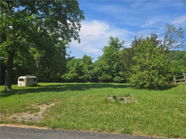 125 Valley Farm Dr, Waynesburg, PA 15370