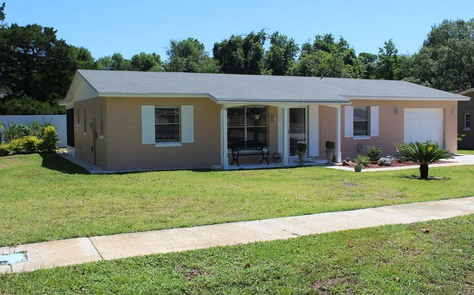 3 bed, 1380 sqft, $1,875 — Photo 1