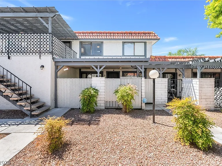 900 Willow Tree Dr #C — Photo 39