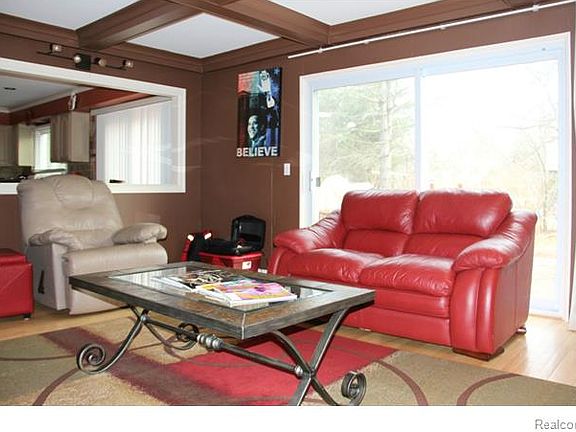 4th image of 30522 Club House Ln