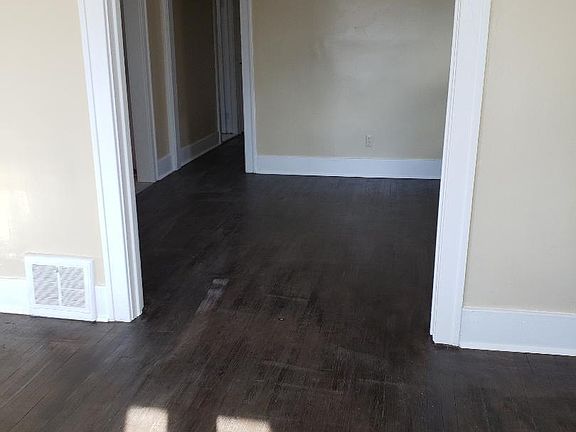 3rd image of 2512 Glendale St