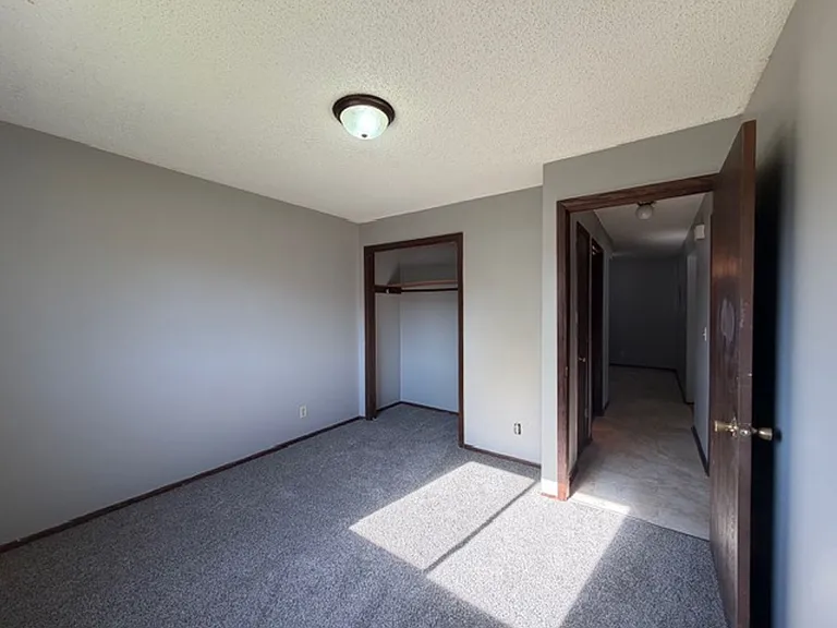 1114 Imperial Cir — Photo 6
