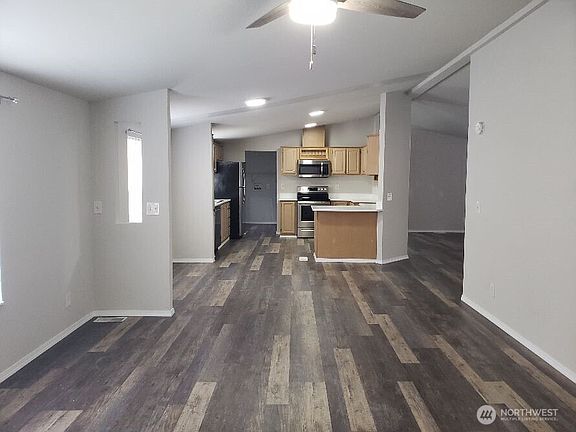 4th image of 10322 137th Street Ct E #55