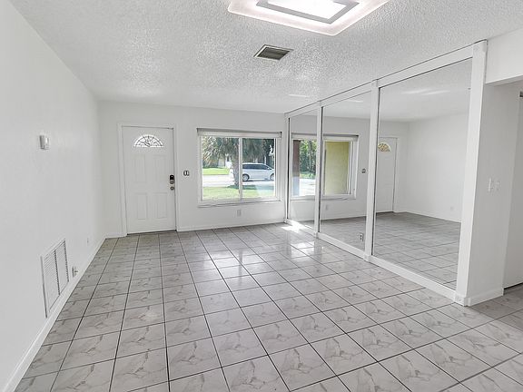 5th image of 2233 NW 3rd Avenue