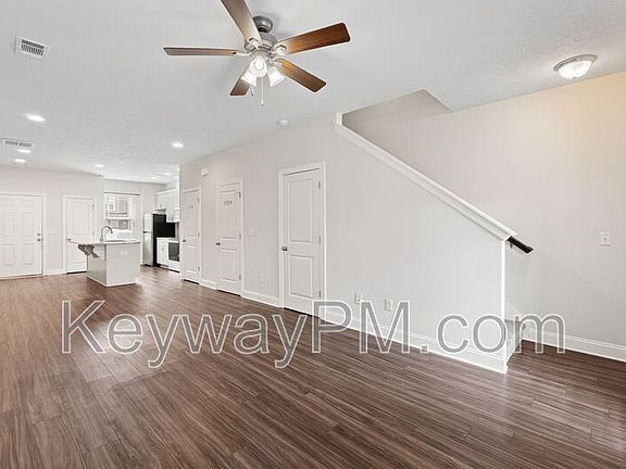 3rd image of 1913 Butternut Dr