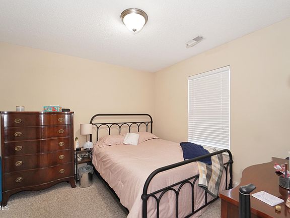 5th image of 16 Boone Hill Ct #16