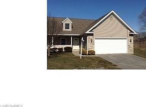 1st image of 10 Colony Dr #1