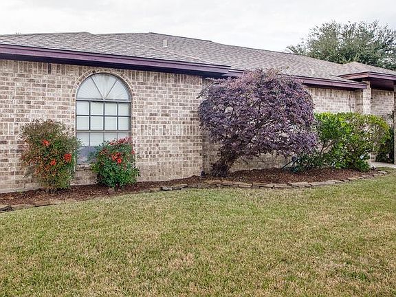 3rd image of 4800 Meadowood Dr