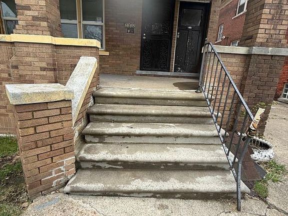 5th image of 2330 W Buena Vista St