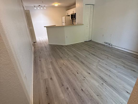 3rd image of 850 S Tamiami Trl APT 702