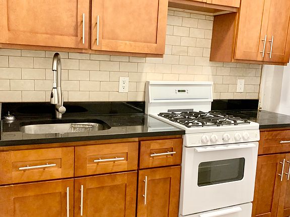 2nd image of 224 E 27th St APT 2B