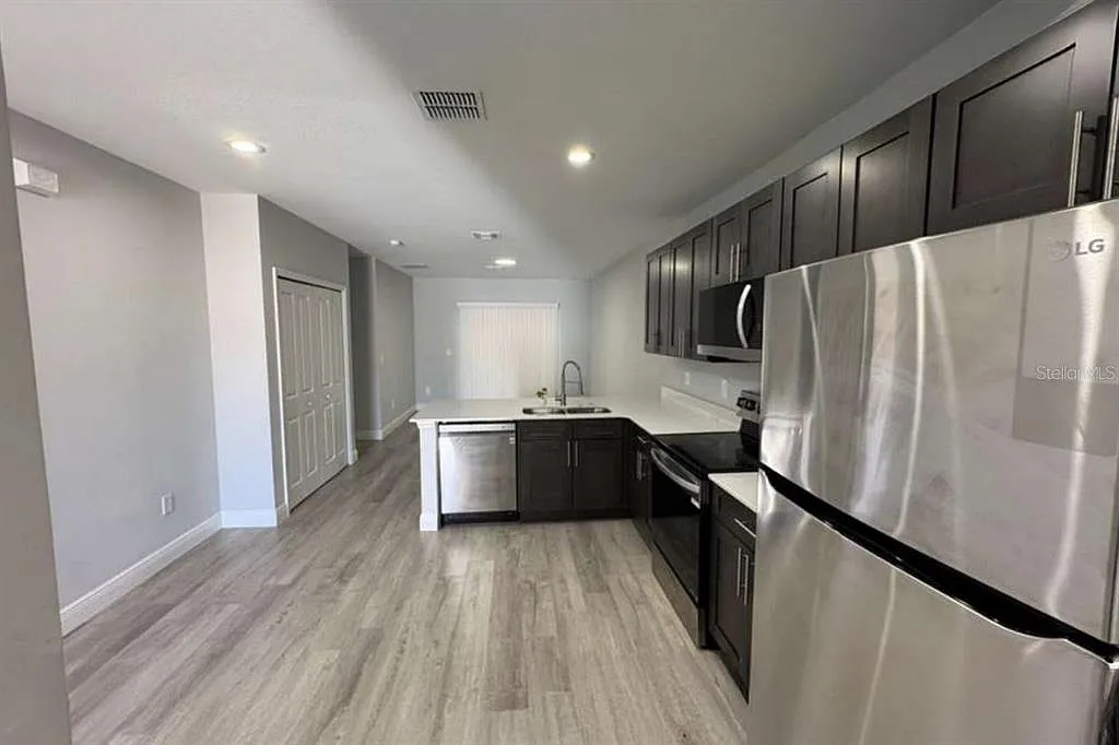 2 bed, 1.0 bath, 750 sqft, $1,350 — Photo 3