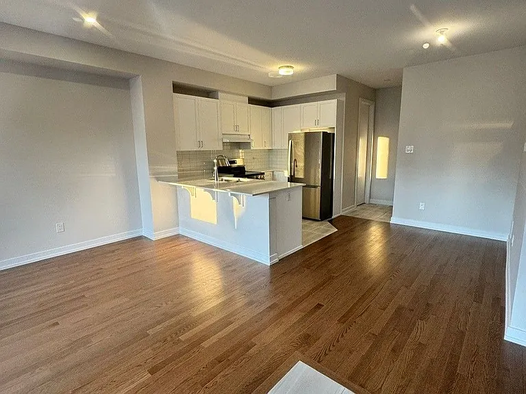 534 Oldenburg Ave — Photo 5