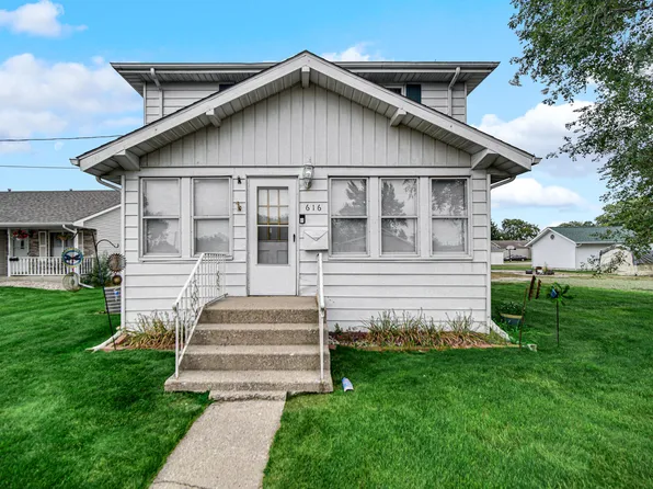 616 N Thomas St, Crown Pt, IN 46307