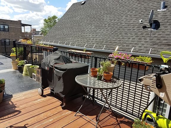 4th image of 3402 W Medill Ave #3