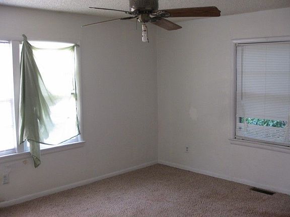 4th image of 212 N East Ave