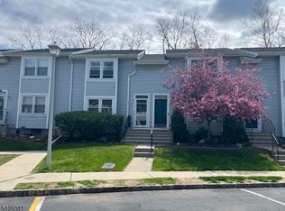14 Village Dr, Hamburg, NJ 07419