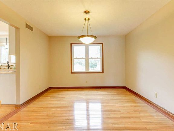5th image of 2902 Grandview Dr