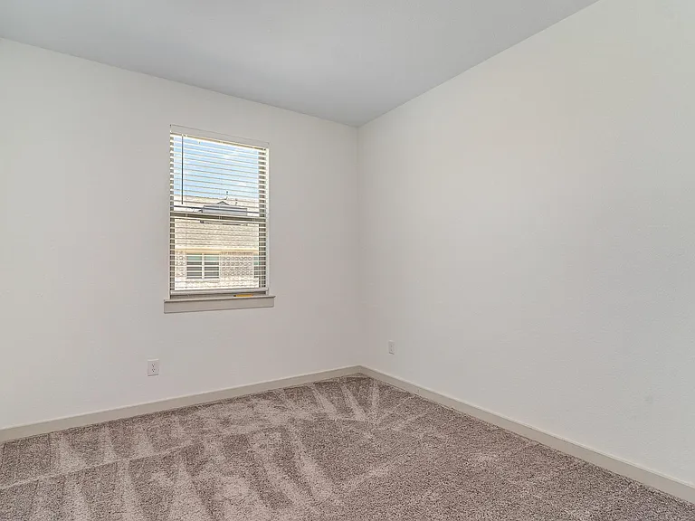 681 Claire Ln — Photo 23