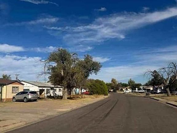 Exterior Neighborhood (street photo)