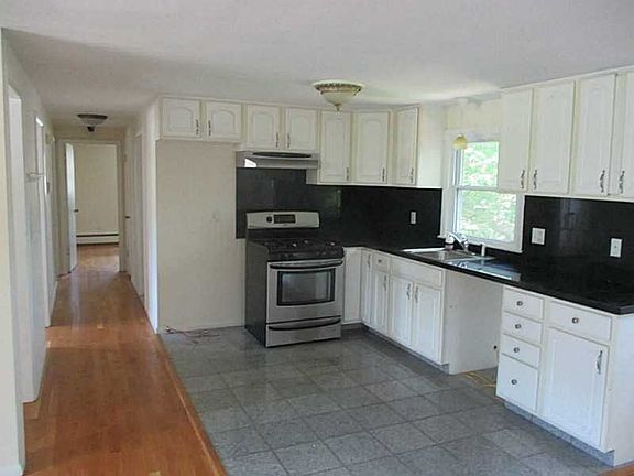 4th image of 45 Bayberry Dr