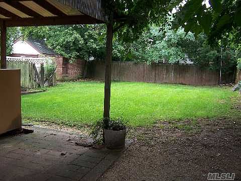 4th image of 2480 Collier Ave