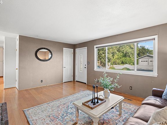 2nd image of 710 E View Dr