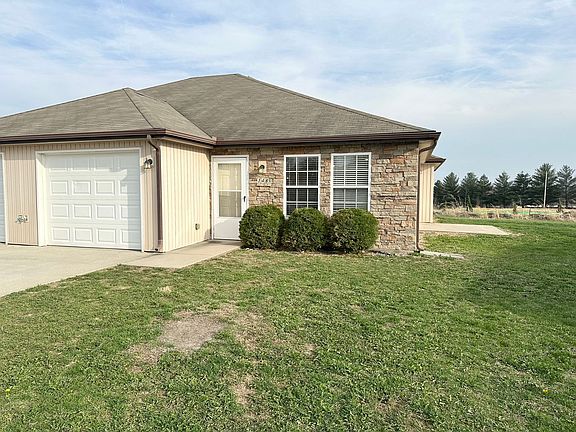2nd image of 148 SE Rock Garden Ln