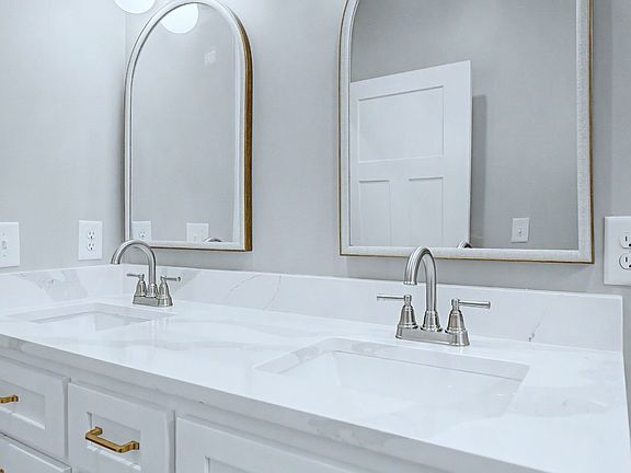 3rd image of 216 Adams Ave