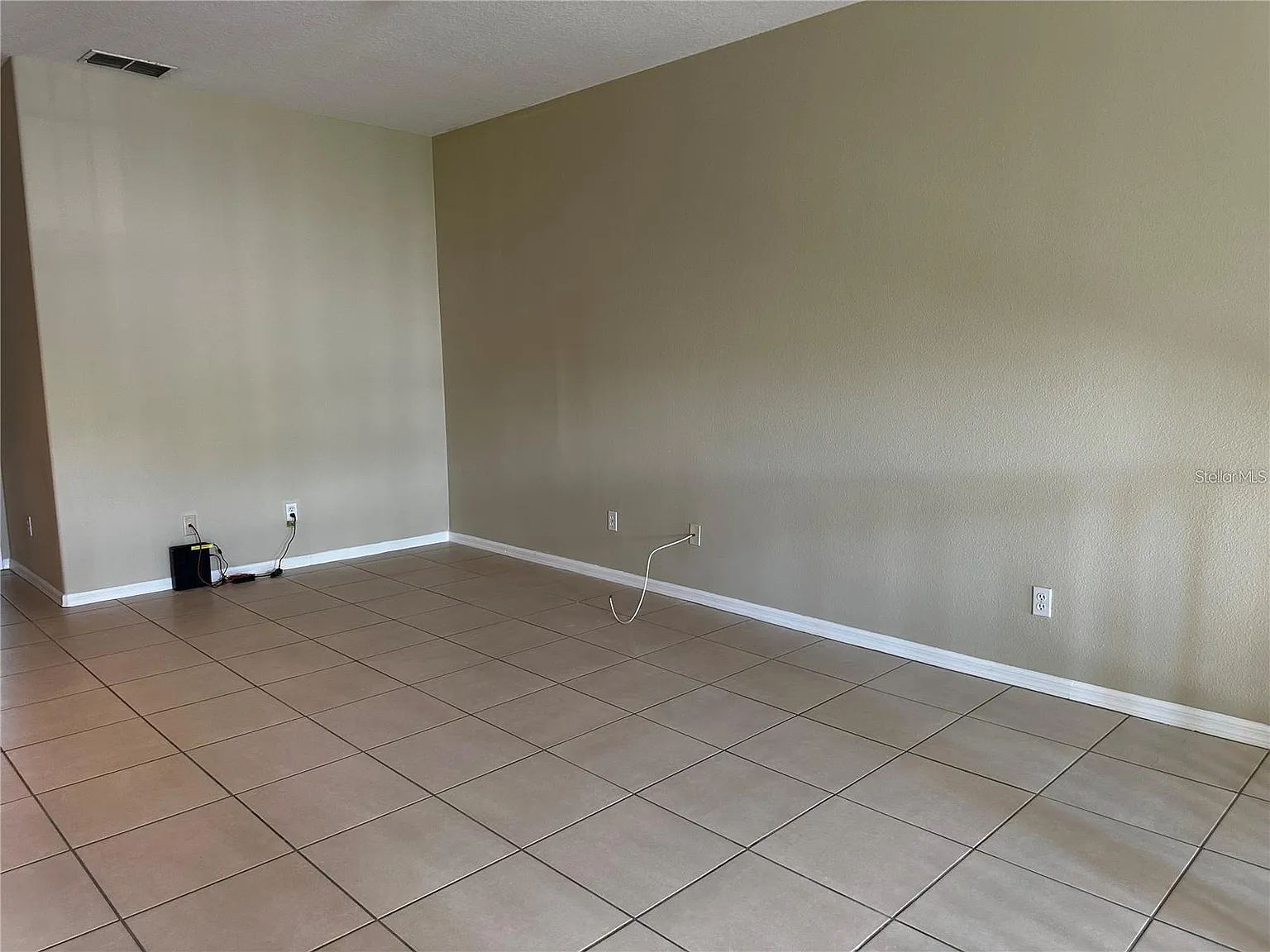 4 bed, 2.5 bath, 2103 sqft, $2,450 — Photo 3