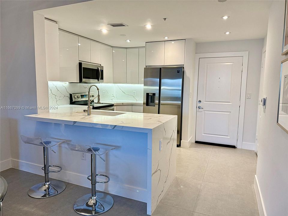 1st image of 10 Aragon Ave Suite 907