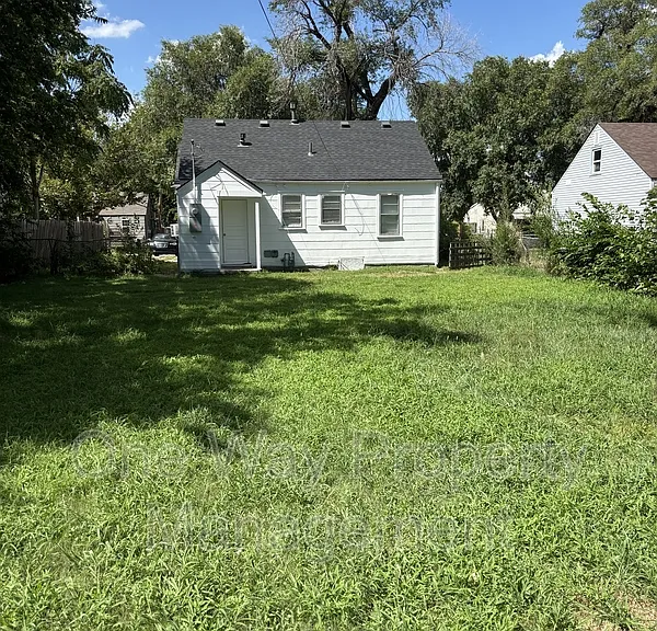 1729 E Looman St — Photo 10