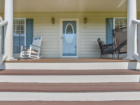3rd image of 132 Hazelnut Dr
