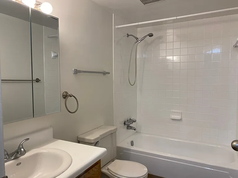 Palms East Apartments — Photo 19