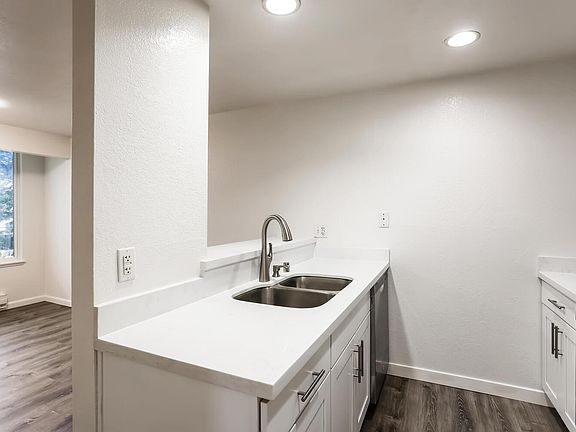 4th image of 14615 NE 30th Pl #10A