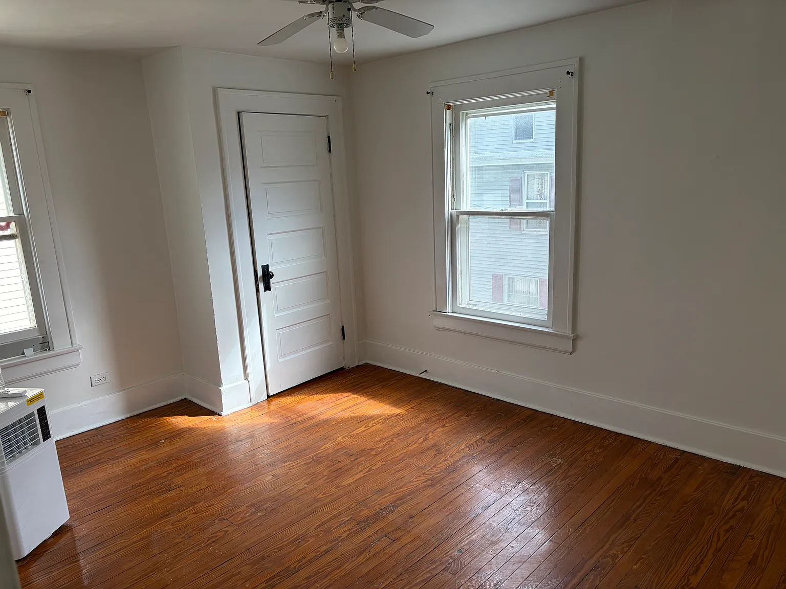 3 bed, 1200 sqft, $995 — Photo 3