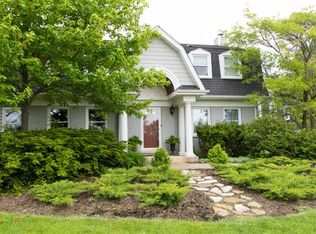27W660 Swan Lake Dr, Wheaton, IL 60189