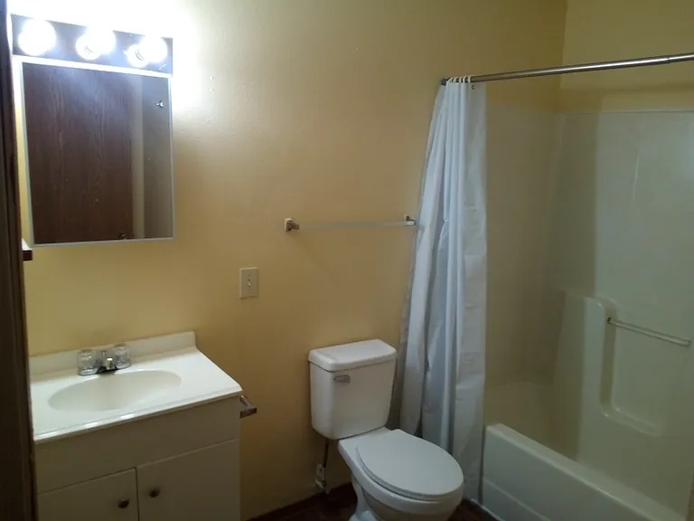 New Eastlawn Apartments — Photo 12