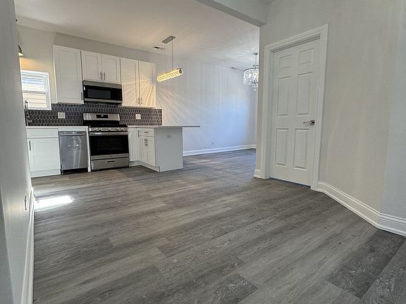 3rd image of 4521 S Hermitage Ave