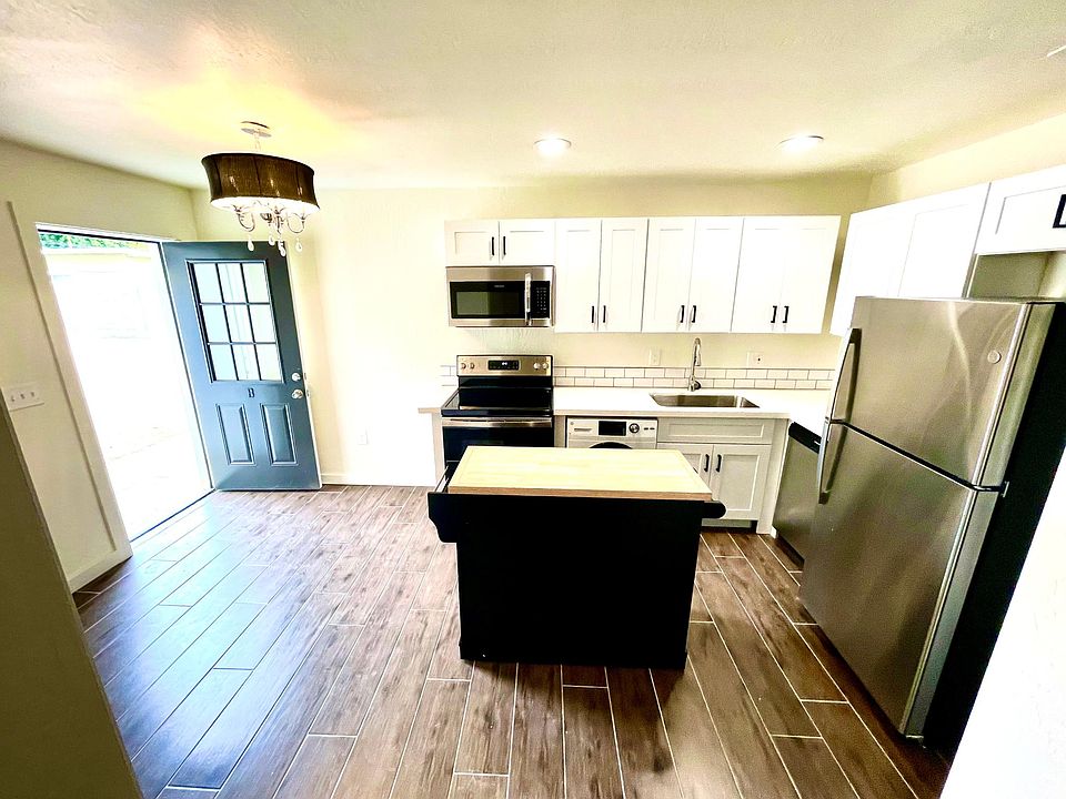 1st image of 2421 W Glenrosa Ave #B