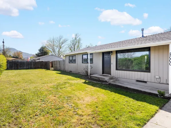 2000 Suzanna St, Medford, OR 97504