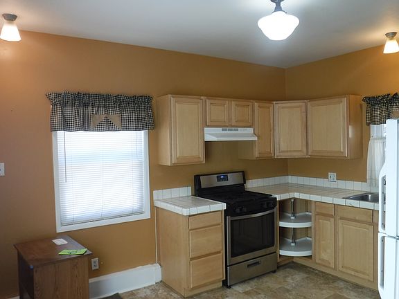 4th image of 613 Irving Way