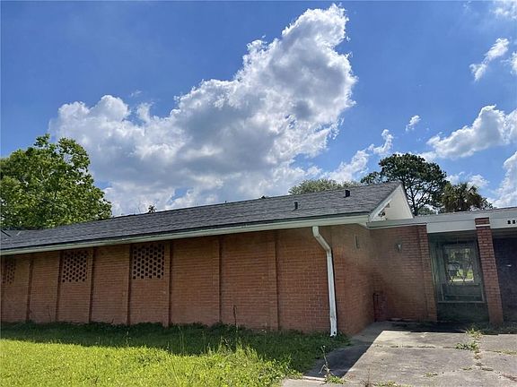 4th image of 2203 Louisiana Dr