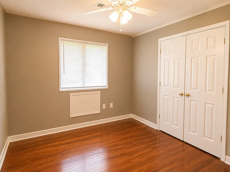 1641 Woodburn St — Photo 12