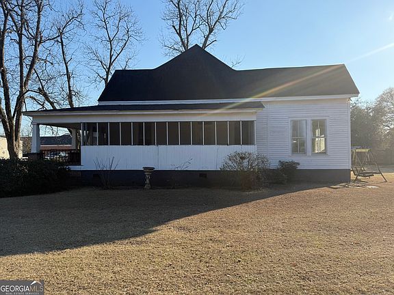 4th image of 315 Pine Ave