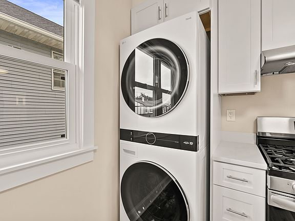 5th image of 300 E Alexandria Ave Unit 3