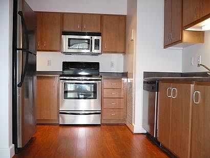 2nd image of 900 NW Lovejoy St APT 819