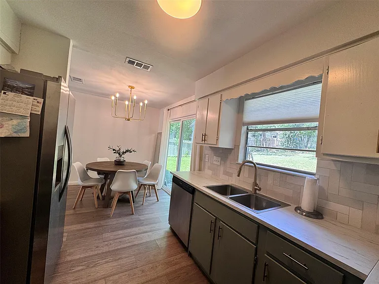6908 Pondsdale Ln — Photo 2