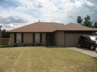 5616 NW Beechwood Dr, Lawton, OK 73505